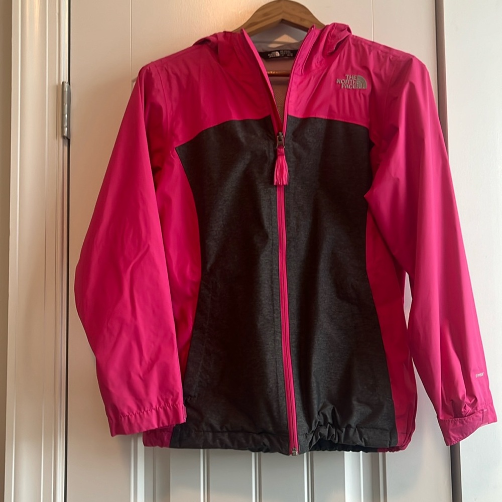 Closet Clearout!🎉North Face Girl’s nylon jacket. 90% off retail. Final Price